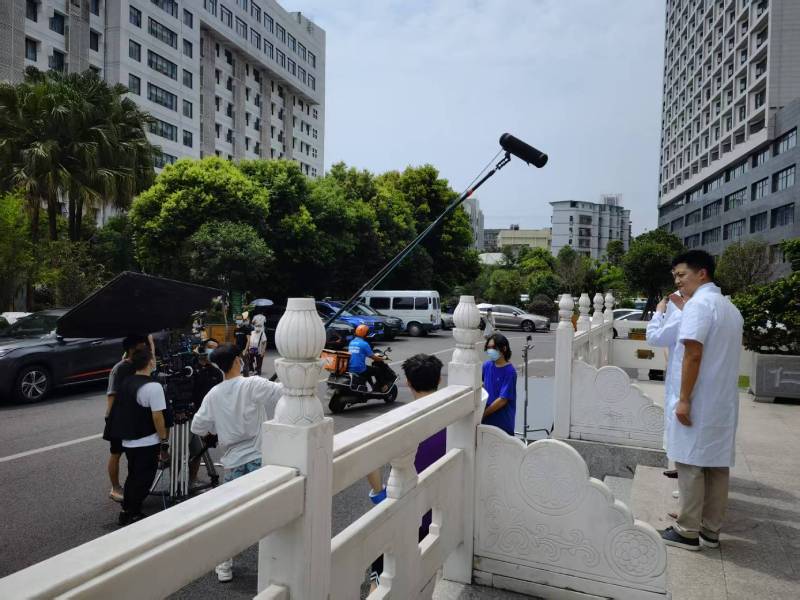 富锦市广告片拍摄公司低成本实现高规格制作的诀窍